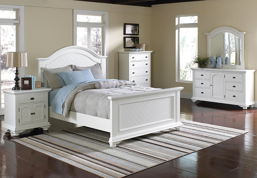Elements Brook White Queen Bed, Dresser, and Mirror